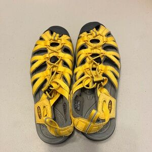 Women’s Whisper Keens size 6.5 Sandal